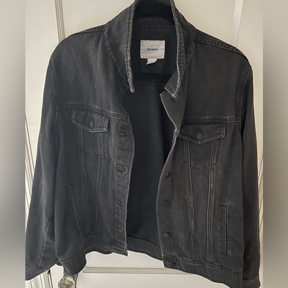 FALL JACKET MUST HAVE! Black washed Denim Jacket